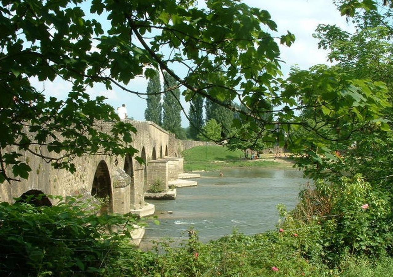 Montfort-le-Gesnois Chambres D'Hotes Le Pont Romain المظهر الخارجي الصورة